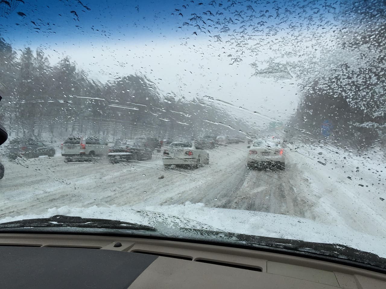 Nueva norma para conducir con nieve: así deberán circular los vehículos desde el 1 de octubre